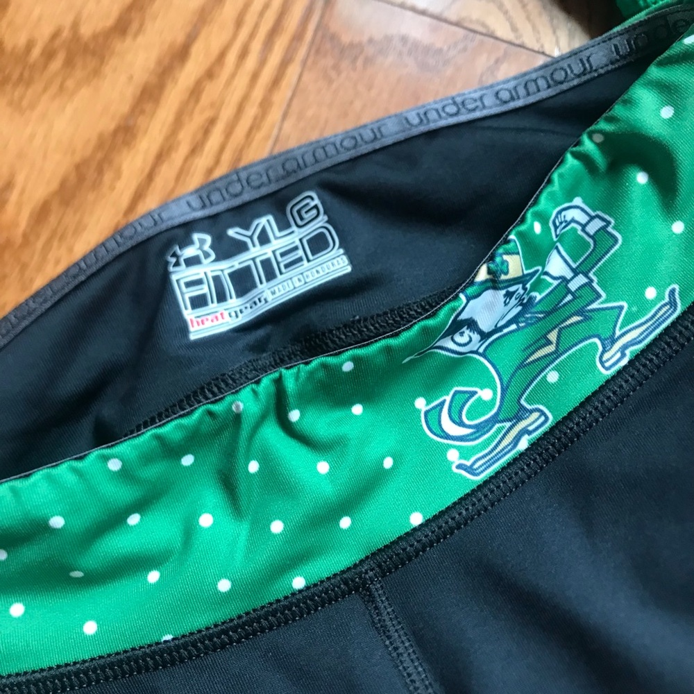 Size small/medium Under Armour set in new condition